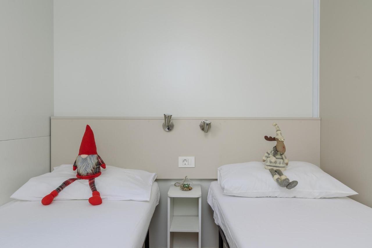 Salve Croatia Mobile Homes In Amadria Park Trogir Seget Vranjica Exterior photo