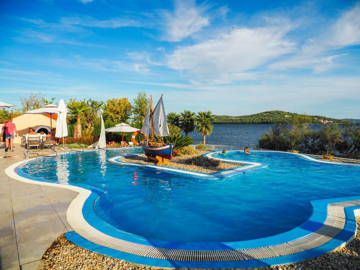 Salve Croatia Mobile Homes In Amadria Park Trogir Seget Vranjica Exterior photo